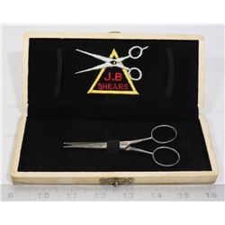 PROFESSIONAL SCISSORS IN WOODEN CASE