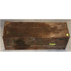 LARGE METAL VINTAGE AMMUNITION CASE