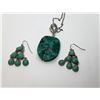 Image 1 : 14)  BLUE/GREEN KIWI STONE PENDANT ON