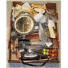 Image 1 : FLAT OF ASSORTED HOME AND KITCHEN ESTATE ITEMS