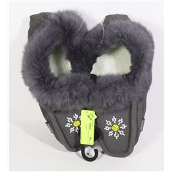 MEN MOCCASINS SIZE 7