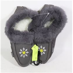 MEN MOCCASINS SIZE 8