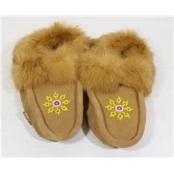 LADIES MOCCASINS SIZE 10