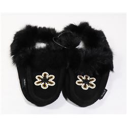 LADIES MOCCASINS SIZE 8