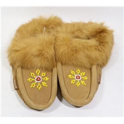 LADIES MOCCASINS SIZE 8