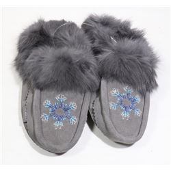 LADIES MOCCASINS SIZE 7