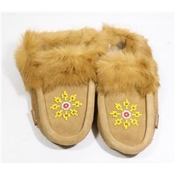 LADIES MOCCASINS SIZE 7