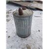 Image 6 : 2 Gas Cans & Oil Can