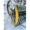 Image 4 : 8' SEED DRILL, METAL BOX, 1 WHEEL BENT (Easy Fix)