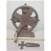 Image 1 : CAST 5 LINE ROPE WEAVER W/ WOODEN HANDLE (WONDER MFG. CO. BRANTFORD, ON)