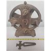 Image 5 : CAST 5 LINE ROPE WEAVER W/ WOODEN HANDLE (WONDER MFG. CO. BRANTFORD, ON)
