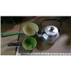 Image 1 : Lot 2 Pots & 1 Kettle