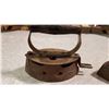 Image 5 : 3 Vintage Irons