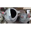 Image 2 : 2 Galvanized Cans - 1 Water, 1 Gas