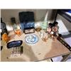 Image 2 : SHELF LOT OF COLLECTABLES AND HOME DECOR