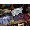 Image 2 : SHELF LOT OF ASSORTED CLOTHES