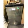 Image 1 : SANYO MINI REFRIGERATOR MODEL SR-37703C
