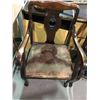 Image 2 : 2 CHAIRS, TABLE & DISPLAY BOX