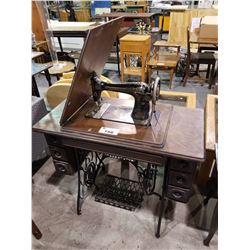 VINTAGE SINGER TRESTLE BASE SEWING MACHINE