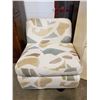 Image 1 : CLOTH CHAIR