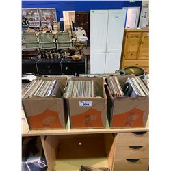 ASSORTED VINYL RECORDS INCLUDING ARTISTS SUCH AS: THE BEETLES, KENNEY ROGERS, LIONEL RICHIE, MARVIN