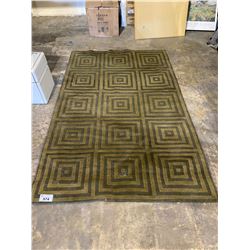 CARPET 93" X 59"