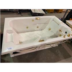 LARGE JACUZZI TUB