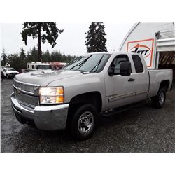 G2 --  2009 CHEVROLET SILVERADO K2500 HEAVY DUTY 4X4 , Grey , 252830  KM's