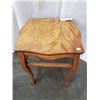 Image 2 : 19 INCH MAPLE PAWFOOT PLANT TABLE