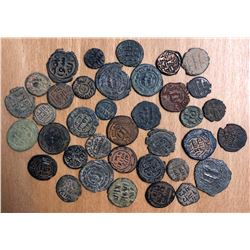 UMAYYAD: LOT of 37 copper fulus