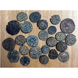 UMAYYAD: LOT of 24 copper fulus