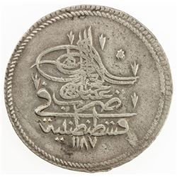 TURKEY: Abdul Hamid I, 1774-1789, AR piastre (19.05g), Kostantaniye, AH1187 year 1. VF