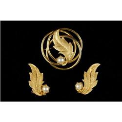 14k Yellow Gold Pearl Earrings (40655)