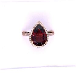 14Kt Gold. 4.90 Tcw Natural Garnet & Diamond Ring