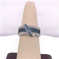 14Kt Gold 1.00 Tcw Natural Blue & White Diamonds Ring.