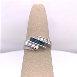 14Kt Gold 0.58 Tcw Blue & White Natural Diamonds Ring.