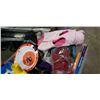 Image 2 : TOTE OF PET SUPPLIES, CLOTHES