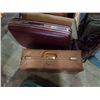 Image 2 : LOT OF VINTAGE LEATHER SUITCASES, BRIEFCASES, BAGS