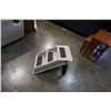 Image 2 : UP AND UNDER FOLDING DOG STEPS