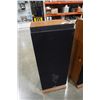 Image 2 : PAIR OF FISHER STV-723 FLOOR SPEAKERS