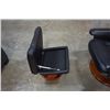 Image 2 : BLACK LEATHER RECLINING ARMCHAIR WITH OTTOMAN