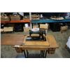 Image 2 : SINGER TREADLE BASE SEWING MACHINE IN OAK TABLE