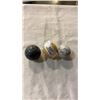 Image 1 : 3 marble orbs