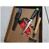 Image 2 : TRAY OF KNIVES, HEAVY DUTY CLIPPERS