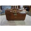 Image 2 : VINTAGE LEATHER CANADA BRIEF CASE
