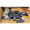 Image 1 : 3 WIRELESS XBOX ONE CONTROLLERS WITH 5 RECHARGABLE BATTERY PACKS AND 2 STAND UP CHARGERS