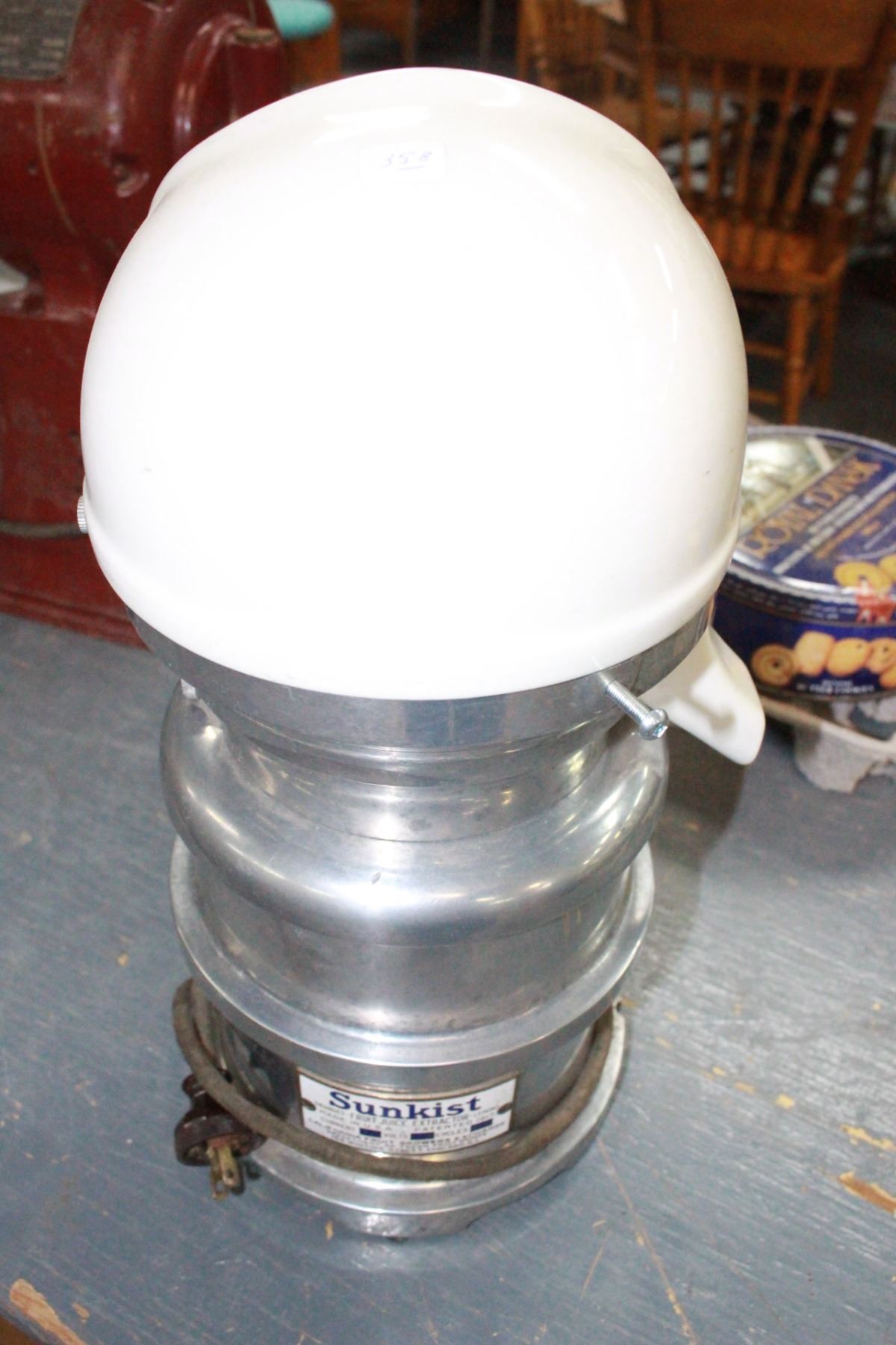 "Sunkist" Fruit Juice Extractor; Patent 1917