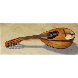 VINTAGE MANDOLIN WITH 8 STRINGS