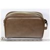Image 1 : TOILETRY / COSMETICS BAG