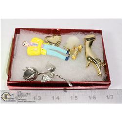 BOX OF ESTATE BROOCHES